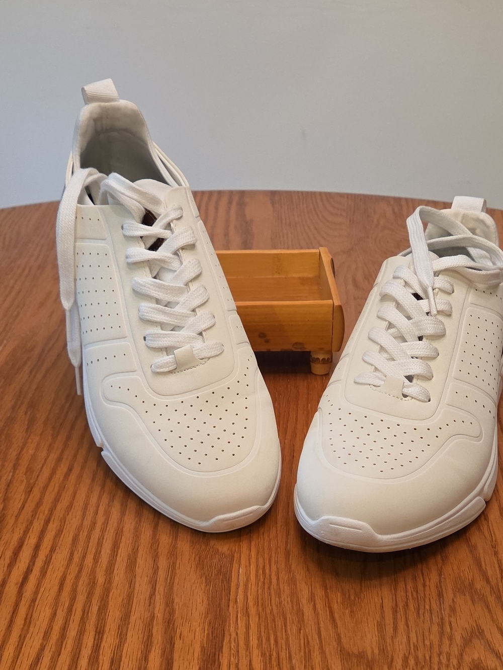 MADDEN Orthopedic Men's All-White Athletic Sneakers - Lightweight  Trainers S 9